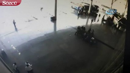 Manisa'da otobüsün yolcuların arasına dalma anı kamerada