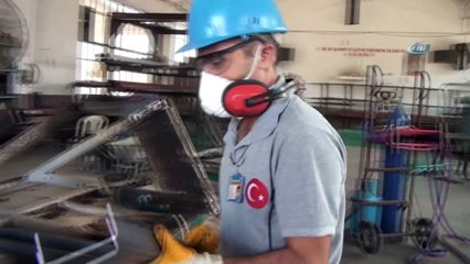 Tek ayakla 1 dakikada 252 kez ip atlayarak rekor kırdı