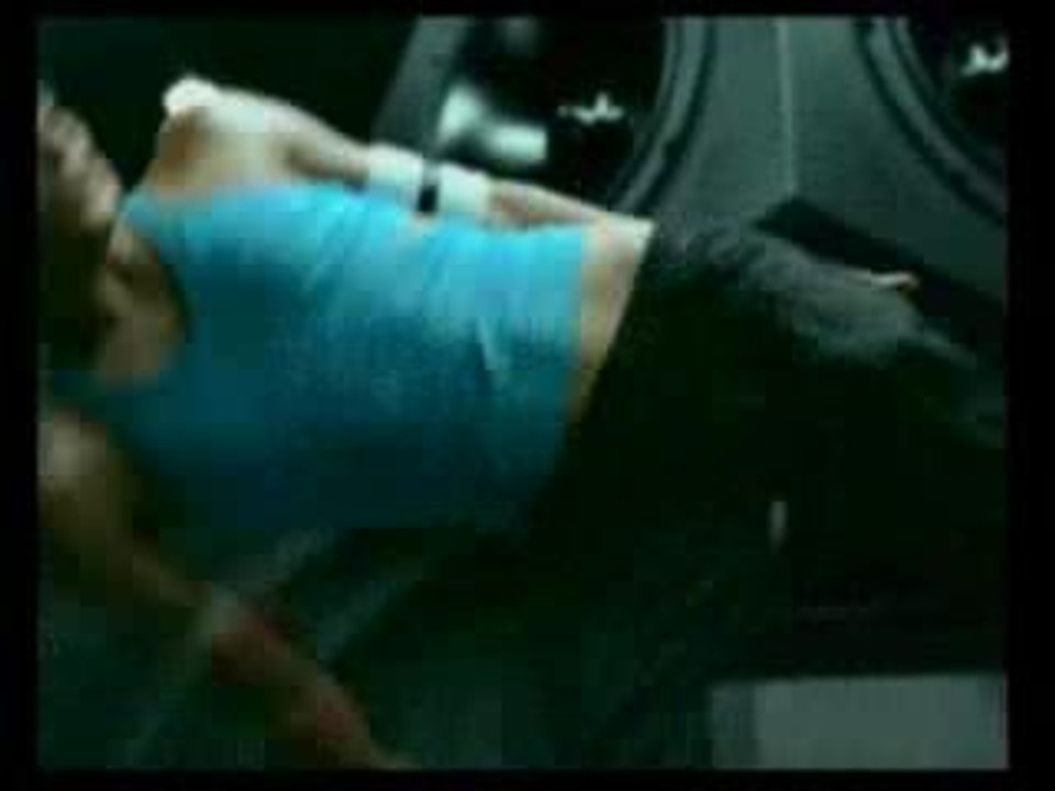 Woman break dancer pub Nike 2005