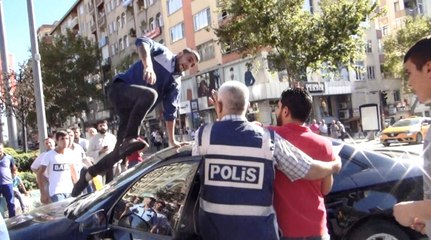 Kaza Yapan Alkollü Sürücüye Uçan Tekme