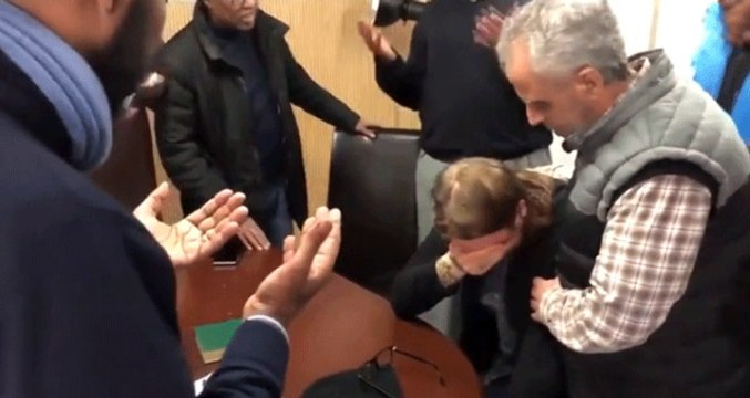 Norveç'te Yaşayan Ateist Adam, Müslüman Olduktan Sonra Gözyaşlarını Tutamadı