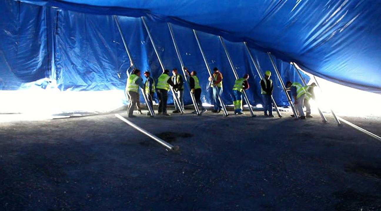 Annecy : Arlette Gruss finit d’installer son chapiteau