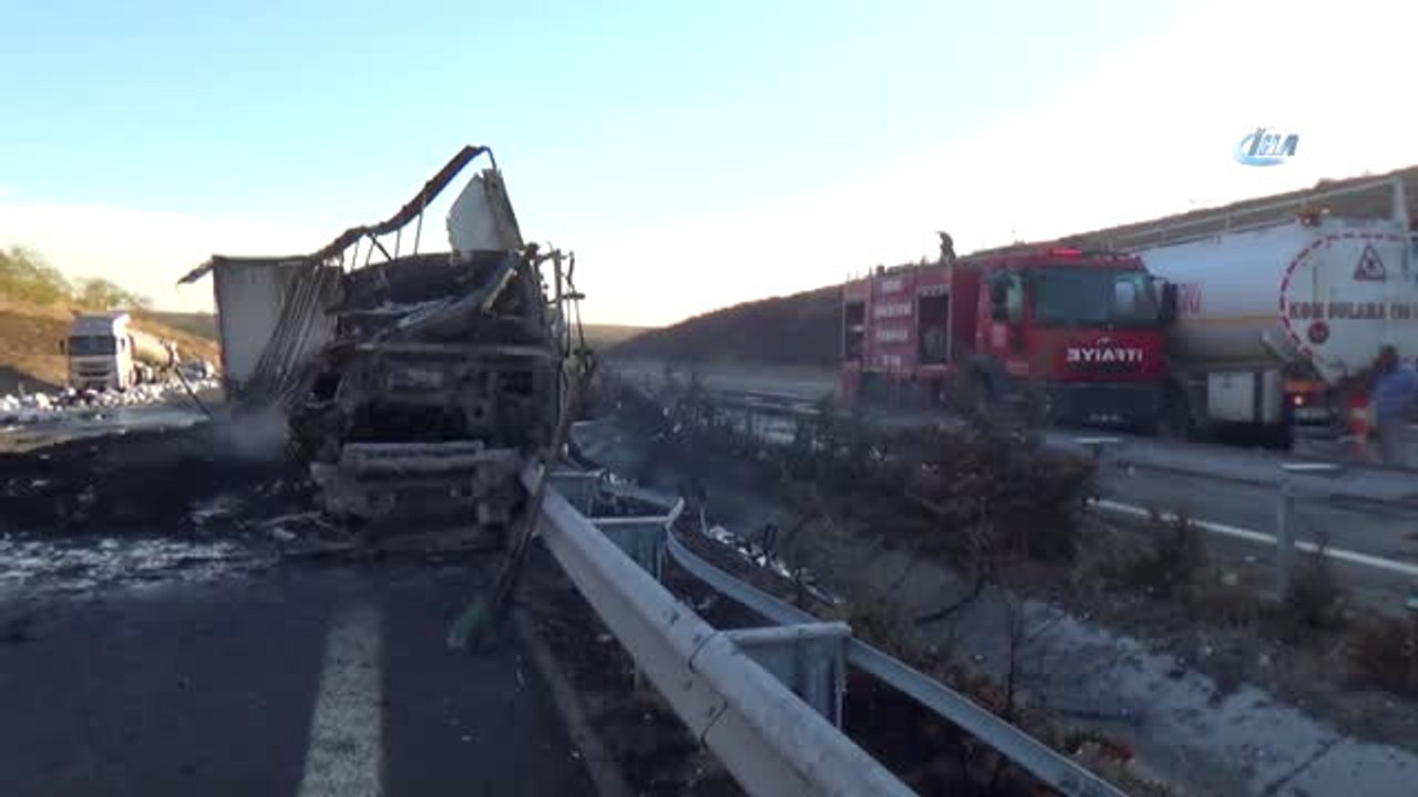Niğde-Adana Karayolunda Feci Kaza...tır Şoförü Yanarak Can Verdi