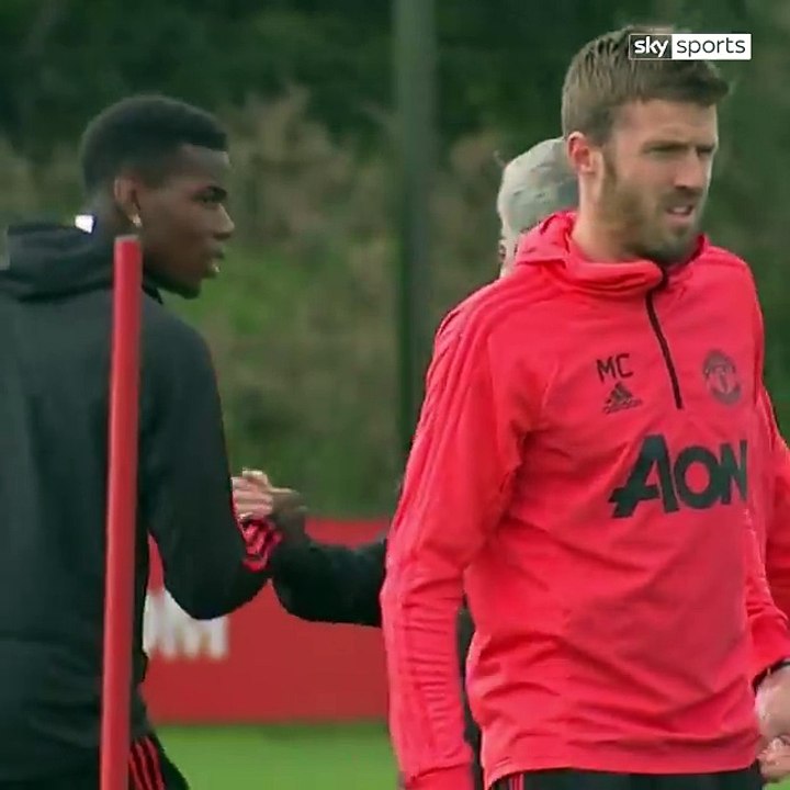 DIRECT !  La vidéo du début d'entraînement à Manchester United montre le froi...
