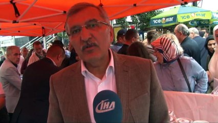 Cevizlibağ Metrobüs Durağı’nda binlerce vatandaşa aşure ikram edildi