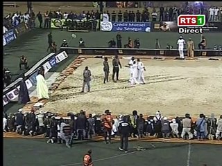 Combat ultra violent en lutte sénégalaise