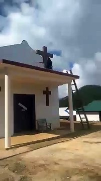 Rebeldes destruyen iglesias en Birmania