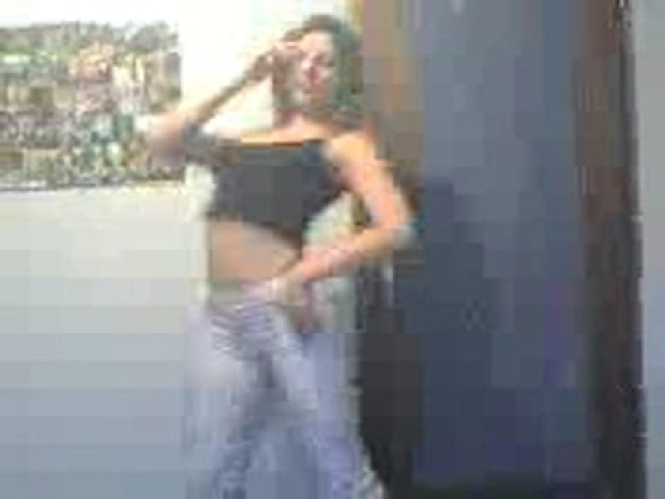 Poulette qui danse