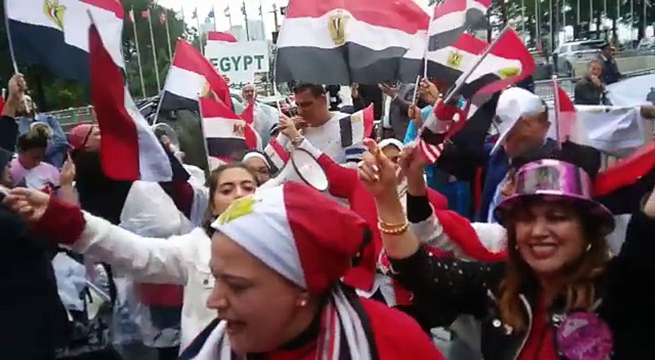 فيديو.. الجالية المصرية أمام مقر الأمم المتحدة: "أرفع راسك فوق أنت مصرى"