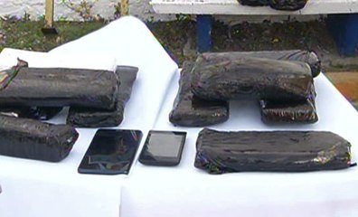 Tres menores y un adulto detenido por transportar droga en Quito