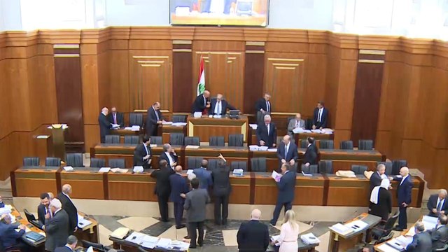 البرلمان اللبناني الجديد يعقد جلسته الأولى