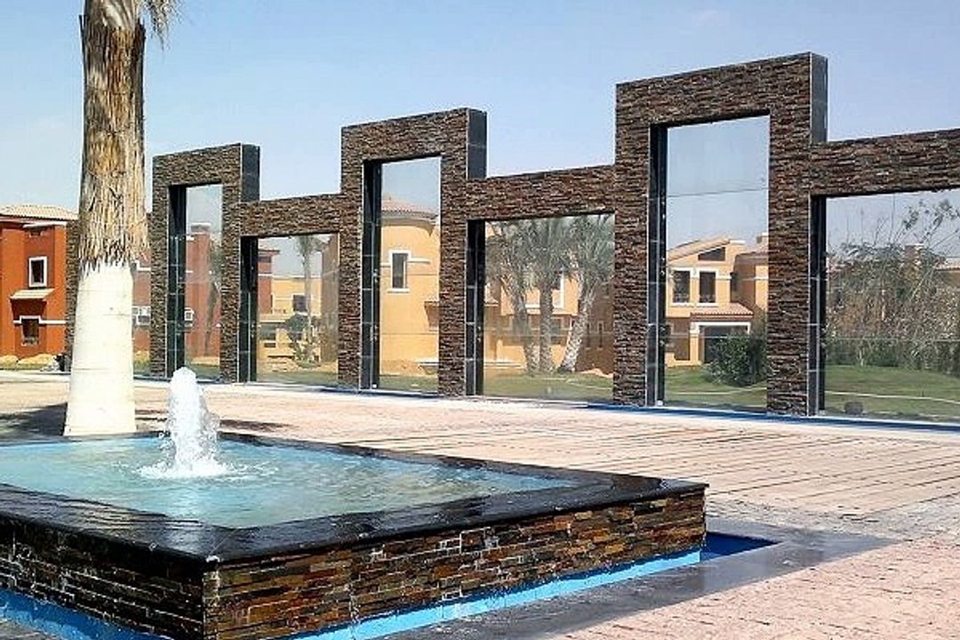 فيلا للبيع مساحة مبانى 627م باطلالة على المسطاحات الخضراء استلام فورى