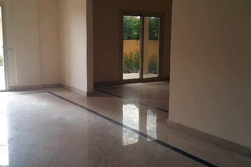 فيلا بحمام سباحة فى لاجيندا للايجار