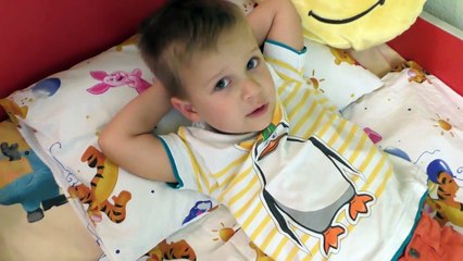 Мистер Рома -  Злая Малифисента и Ядовитая Змея напали на Детей Snake Attack Kids Video Snake