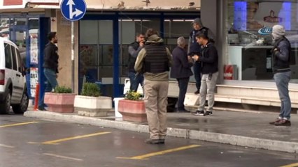 Küçükçekmece'de şüpheli paket alarmı