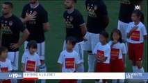 Découvrez l'incroyable interprétation de l'hymne américain lors d'un match de foot par une petite fille - Vidéo