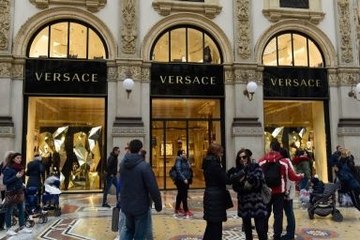 Michael Kors rachète l'emblématique maison de mode italienne Versace﻿