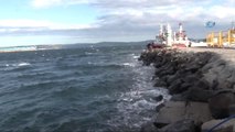 Çanakkale'de Deniz Ulaşımına Kestane Karası Fırtınası Engeli