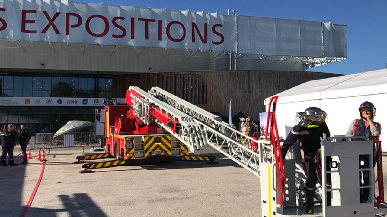On peut monter sur la grande échelle des pompiers