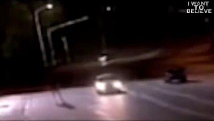 The camera caught a mysterious phenomenon on the road