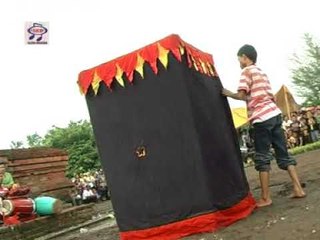 Atraksi Sulap Pocong [Official Music Video]