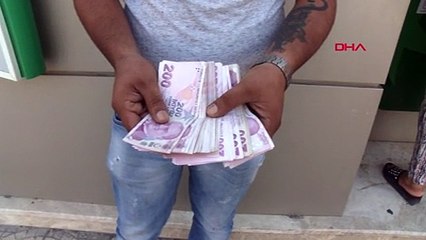 ATM'de bulduğu 7 bin 800 TL'yi sahibine teslim etti