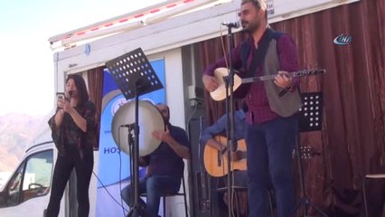 Üniversite Öğrencilerine Davullu Zurnalı Karşılama