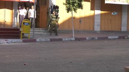 İsrail Güçleri El Halil'i Trafiğe Kapattı