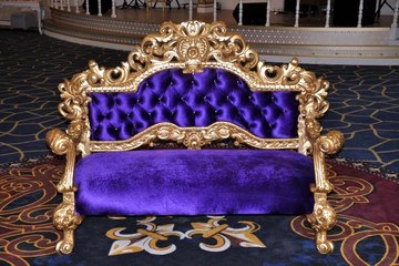 Bülent Ersoy İçin 35 Bin TL'ye Taht Yaptırdı