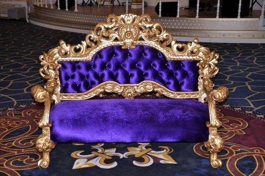 Bülent Ersoy İçin 35 Bin TL'ye Taht Yaptırdı