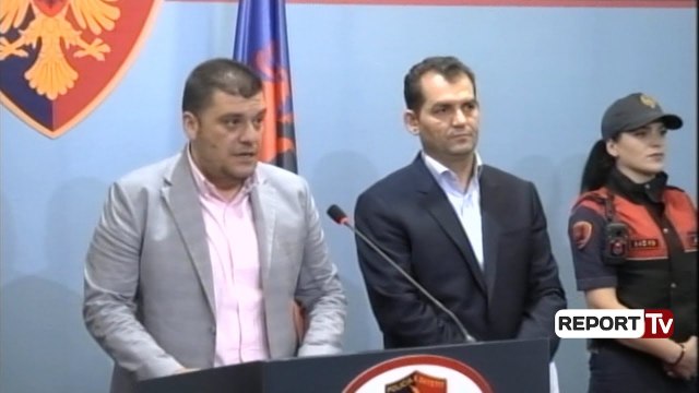 Report TV - Baza e drogës sintetike në Tiranë, DEA dhe policia shqiptare arrestojnë dy amerikanë