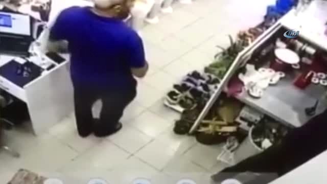 Pişkin Hırsız Cep Telefonunu Böyle Çaldı