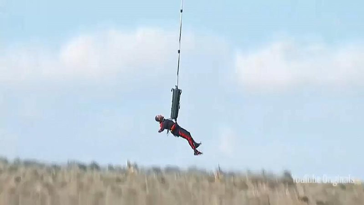 Will Smith springt zum 50. aus einem Heli