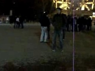 "Délire" sous la Tour Eiffel