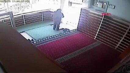 Kütahya Sadaka Kutusundaki Parayı Çaldılar, Kameralara Yakalandılar
