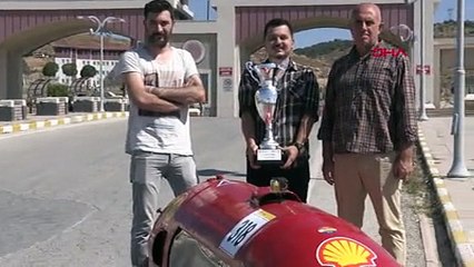 Üniversite öğrencileri, 1 liralık enerji ile 170 kilometre yol yapabilen araç üretti