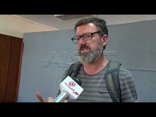 Teatri i Tetovës, mungesë e aktoreve femra