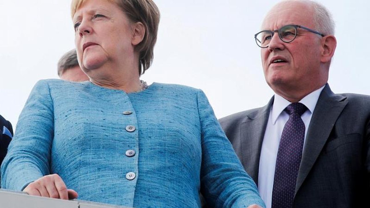 Kauder-Abwahl ein schwerer Schlag für Merkel