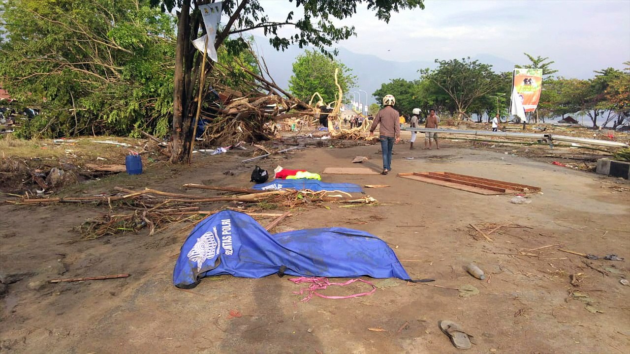 Séisme et tsunami en Indonésie: plusieurs centaines de morts