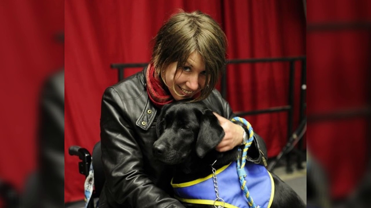 Roxane Souffre D'avoir Perdu Sa Chienne D'assistance. - HIRES