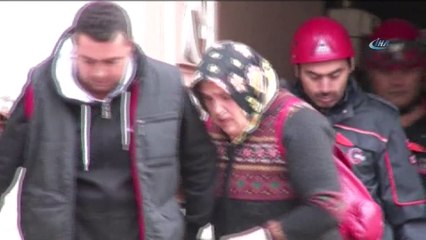 Patlamanın ardından göz yaşları içinde kedisini aradı
