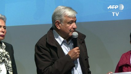 AMLO promete investigar desaparición de 43 estudiantes