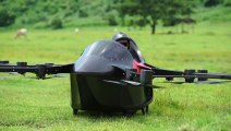 Il fabrique une voiture volante avec des drones