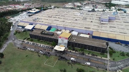 Korkutan fabrika yangınının ardından son durumu havadan görüntülendi
