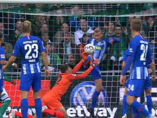 Harnik pounces on Hertha defensive mix up
