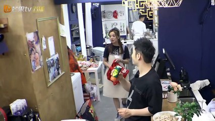 《中餐厅2》未播花絮：黄晓明 白举纲示范深蹲标准姿势 王俊凯麻辣烫汤底一口干 Chinese Restaurant S2 【湖南卫视官方频道】