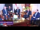 الرئيس السيسي يبحث مع رئيس وزراء إسرائيل سبل إحياء عملية السلام