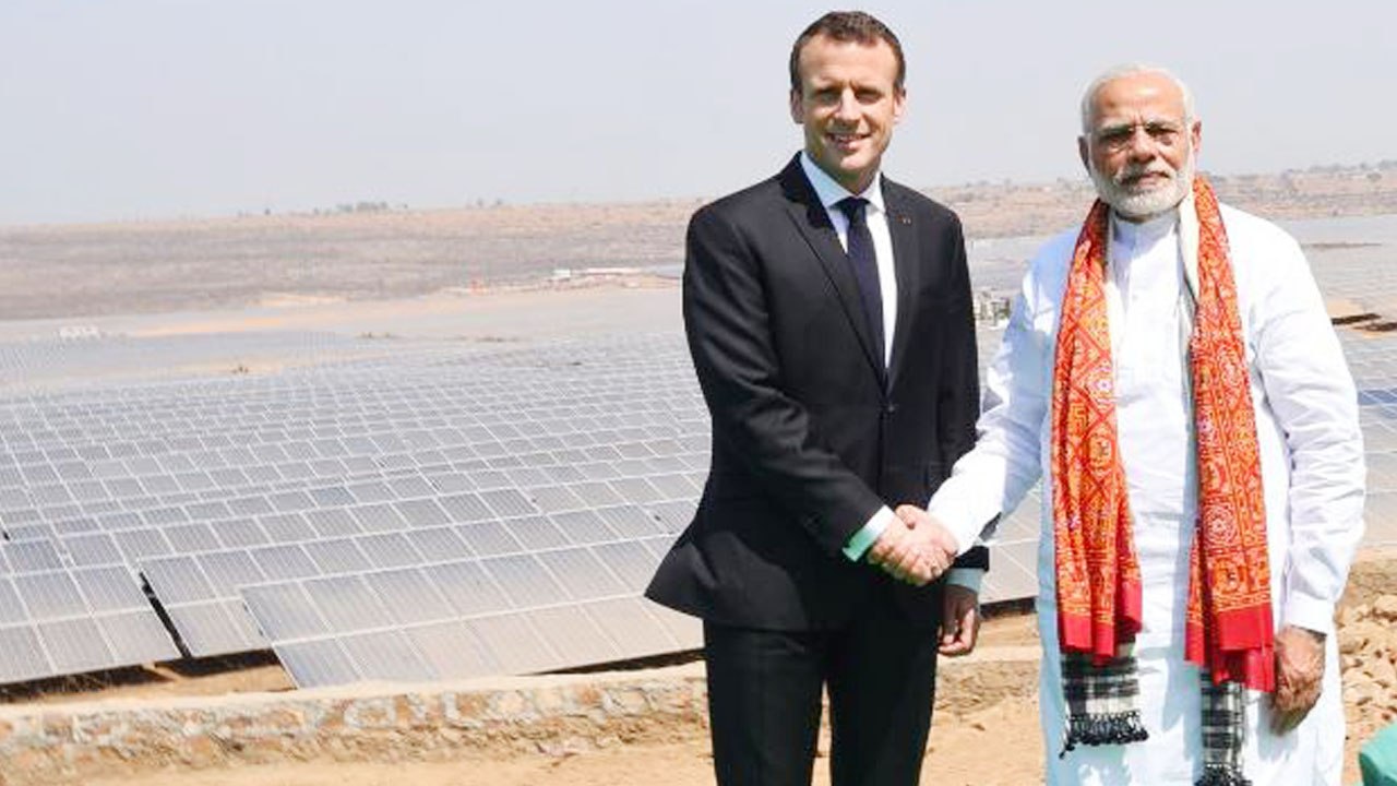 Rafale Deal पर PM Modi के Support में  Emmanuel Macron, कहा Deal बिल्कुल सही | वनइंडिया हिन्दी