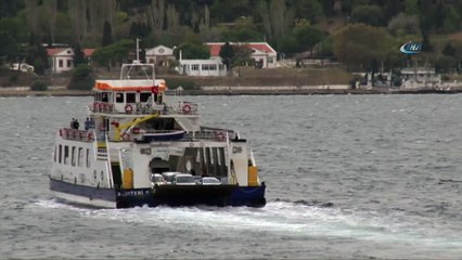 Gökçeada'da feribot seferlerine fırtına engeli