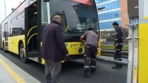 Metrobüs seferlerinde aksama - İSTANBUL